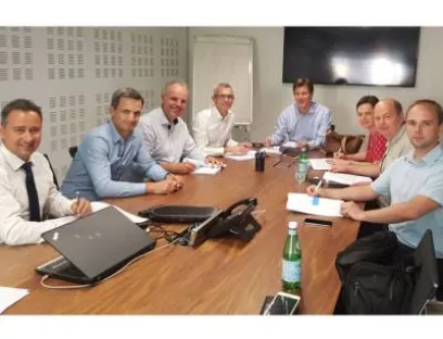 Das Management von Stemmer Imaging und Elvitec bei der Vertragsunterzeichnung