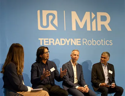 v.l.n.r.: Podiumsdiskussion mit Fleur Nielsen, Universal Robots, Deepu Talla, Nvidia; Rainer Brehm, Siemens Factory Automation; and Ujjwal Kumar, Teradyne Robotics, Bild: Universal Robotics / Steffen Stamp Podiumsdiskussion mit Fleur Nielsen, Universal Robots, Deepu Talla, Nvidia; Rainer Brehm, Siemens Factory Automation; and Ujjwal Kumar, Teradyne Robotics