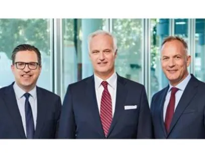 Der Hauptvorstand des VDMA hat auf seiner ordentlichen Sitzung den Familienunternehmer Henrik Schunk (links im Bild, neben VDMA-Präsident Carl Martin Welcker und VDMA-Vizepräsident Karl Haeusgen) zum Vizepräsidenten des Verbands gewählt, Bild: VDMA Henrik Schunk zieht ins VDMA-Präsidium ein