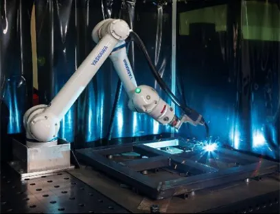 Die Cobot-Schweißzelle verbindet in kompakter Form die Vorteile eines kollaborativen, einfach bedienbaren Roboters mit professionellen Schweißfunktionen, Bild: Yaskawa Cobot-Schweißzelle verbindet in kompakter Form die Vorteile eines kollaborativen, einfach bedienbaren Roboters mit professionellen Schweißfunktionen