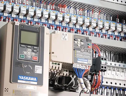Frequenzumrichter im Einsatz in den Kränen von Luigi Cattaneo, Bild: Yaskawa Europe Frequenzumrichter von Yaskawa im Einsatz in den Kränen von Luigi Cattaneo