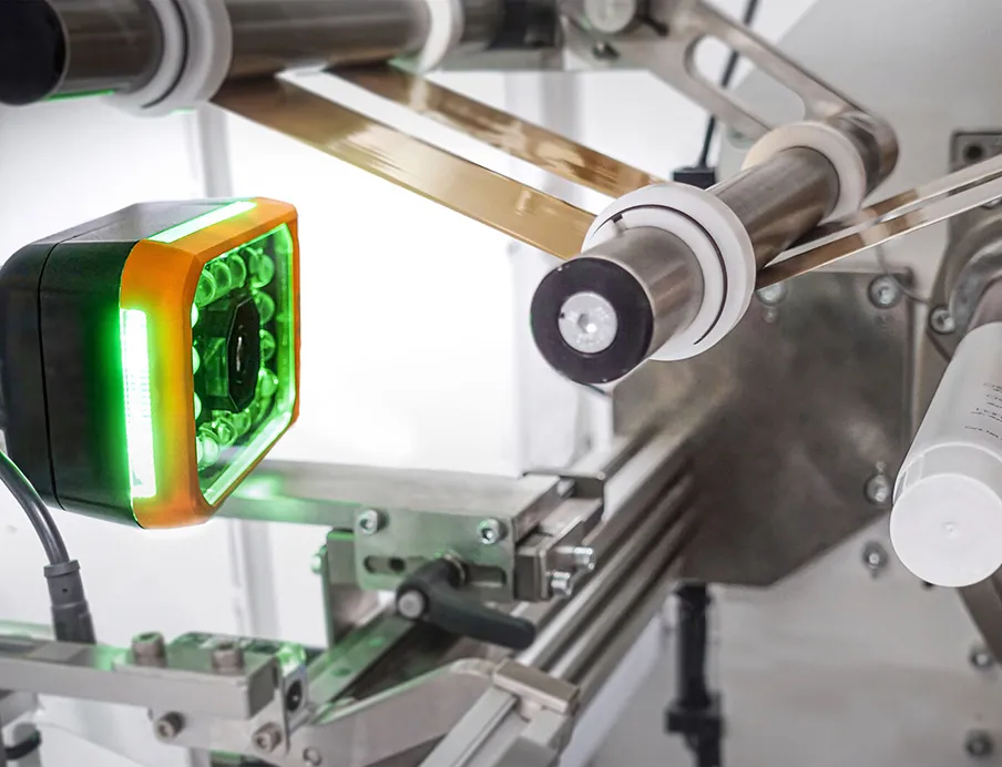 Die Smart Camera von B&R bringt KI direkt in den Maschinensteuerungskreislauf ein und ermöglicht so Echtzeit-Vision, dynamische Modellwechsel und eine bis zu 15-fach höhere Edge-Verarbeitungseffizienz