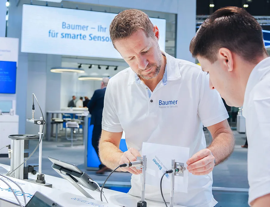 In praxisorientierten Hands-on-Sessions erfahren Teilnehmer in dem Baumer Workshop, welcher Sensor zu welcher Applikation passt und wie man diese Sensoren einfach parametriert