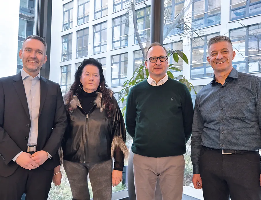 Neuer MES DACH Verband-Vorstand: Jan-Philipp Liersch (2. Vorstand), Sybille Strobl (4. Vorstand), Angelo Bindi (1. Vorstand) und Ronald Heinze (3. Vorstand)