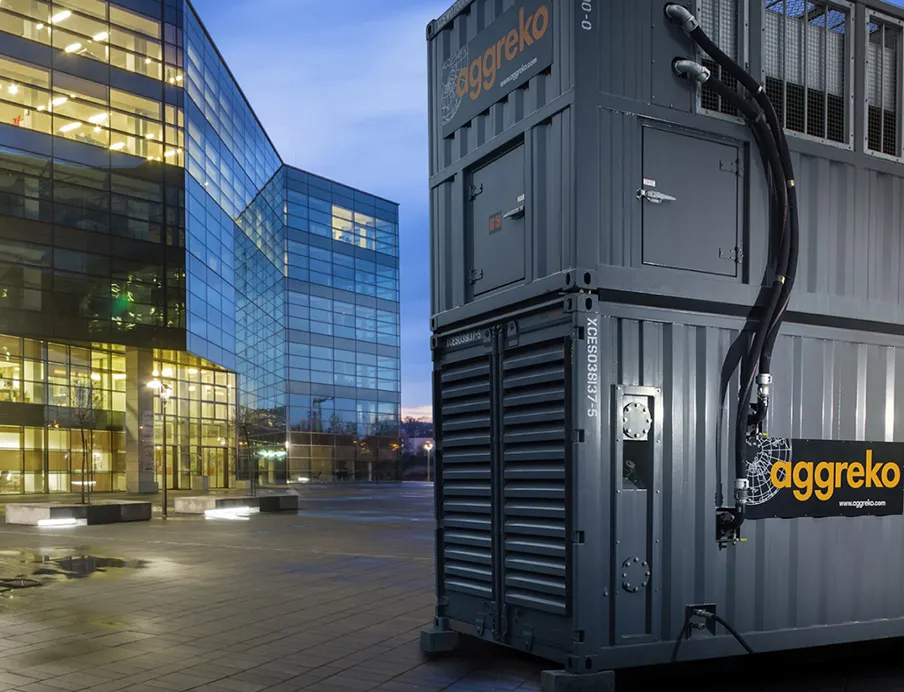 Rechenzentren werden mit kurz-, mittel- und langfristigen Mietlösungen zur Stromversorgung und Speicherung, z.B. mit leistungsstarken Stage V Generatoren, versorgt