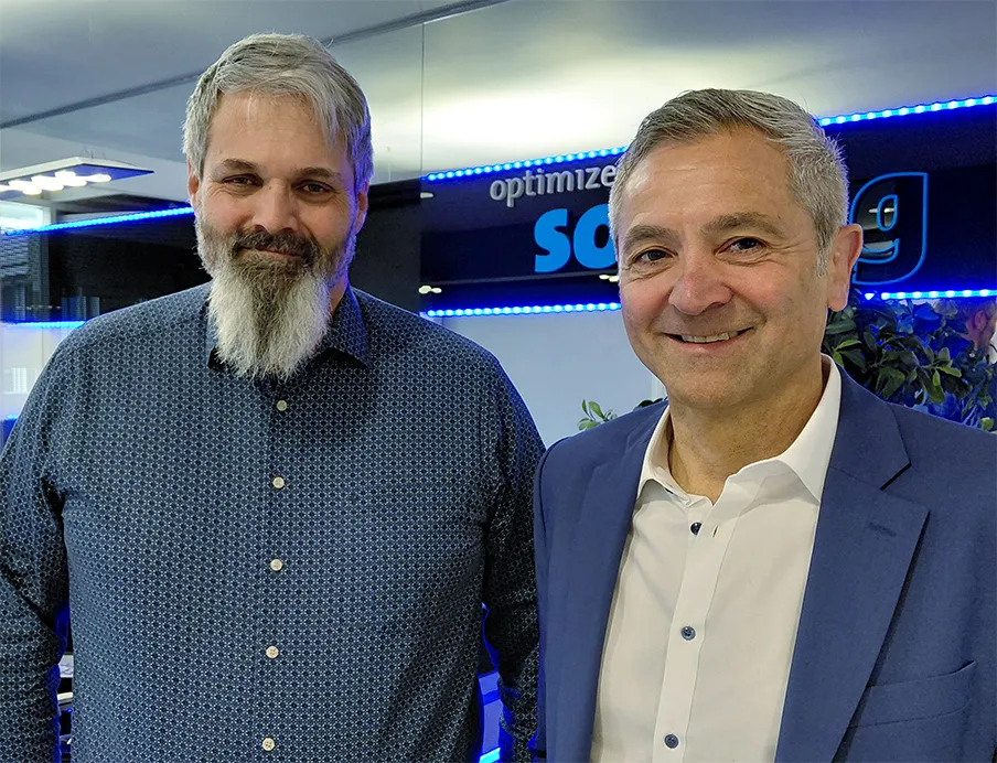 Johann Gschwendtner (r.) und Thomas Rummel (l.) bilden die Geschäftsführung der Softing Industrial Automation