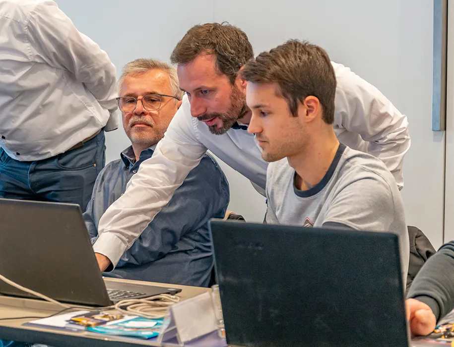 Ein Workshop von Bihl+Wiedemann zeigt im Rahmen des Automatisierungstreffs 2026 die Anforderungen des Cyber Resilience Act für Maschinenbauer.