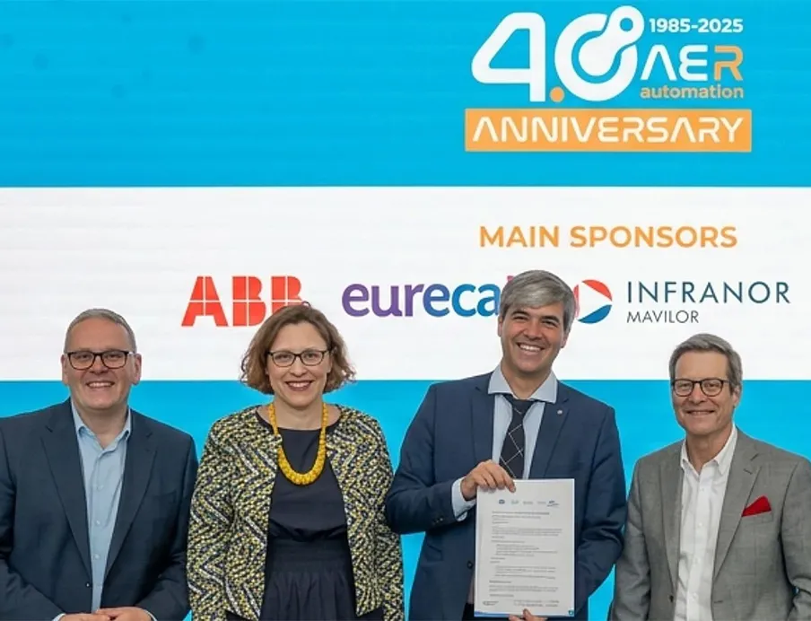 v.l.n.r: Patrick Schwarzkopf (VDMA), Susanne Bieller (IFR), Carlos Méndez (AER Automation) und Jeff Burnstein (A3)