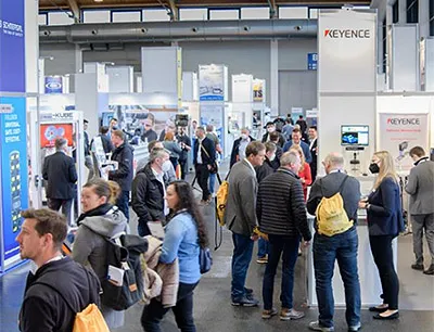 IoT-Interessierte auf der Suche nach der passenden Automatisierungslösung auf der All About Automation, Bild: Easyfairs IoT-Interessierte der Suche nach der passenden Automatisierungslösung auf der All About Automation