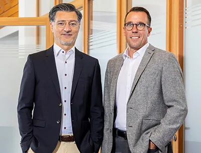 Die Jumo-Geschäftsführer Dimitrios Charisiadis (links) und Dr. Steffen Hoßfeld (rechts) blicken auf ein erfolgreiches Geschäftsjahr 2022 zurück, Bild: Jumo Jumo-Geschäftsführer Dimitrios Charisiadis (links) und Dr. Steffen Hoßfeld (rechts)
