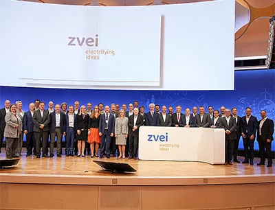 Neuer ZVEI-Vorstand für den Zeitraum 2023 bis 2025, Bild: ZVEI / Mark Bollhorst Neuer ZVEI-Vorstand für den Zeitraum 2023 bis 2025