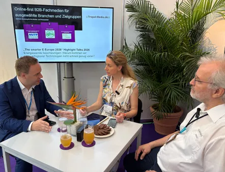 Exklusiver Highlight-Talk mit Tobias Bangert (li.) von Janitza und Bodo Giesler (re.) von Siemens über Hürden der Realisierung der Energiewende mit Chefredakteurin Susanne Woggon von Tropal Media