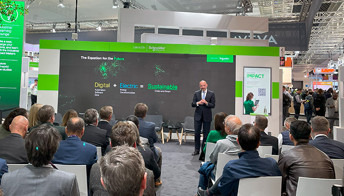 Schneider Electric CEO Peter Herweck erläutert, wie die digitale Transformation, auch für mehr Nachhaltigkeit, gelingen kann