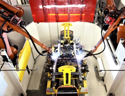 Mit Kukas Schweißtechnologie fertigt Magna zukünftig die Leiterrahmen der elektrischen Mercedes G-Klasse
