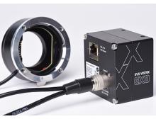 Der SVS-EF-Adapter ermöglicht eine Autofokus-Funktion der eingesetzten Kamera, um Bilder der eingehenden Elektronikgebinde unabhängig von ihrer Höhe aufnehmen zu können