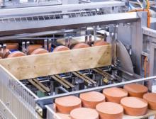 Die Käsepflegeanlage automatisiert komplexe Aufgaben in einer österreichischen Großkäserei